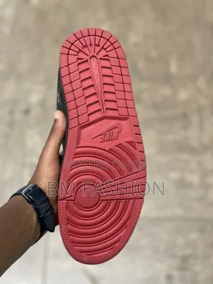 Air Jordan 1 Low Iconic Streetwear