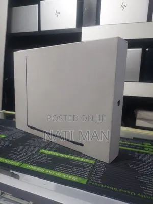 New Laptop Apple MacBook Air 2024 M3 16GB Apple M3 SSD 2T