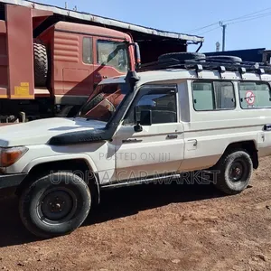 Toyota Land Cruiser 2009 White