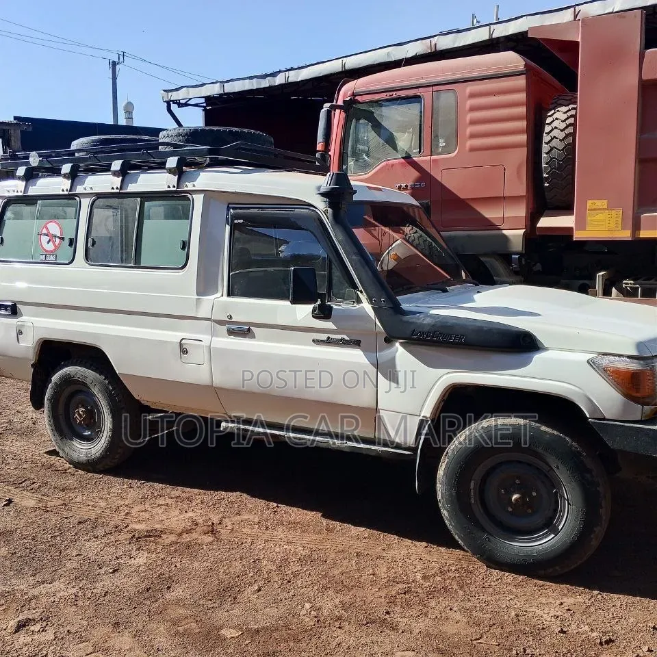 Toyota Land Cruiser 2009 White