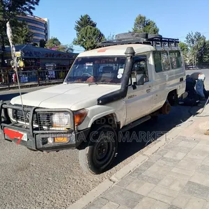Toyota Land Cruiser 2009 White
