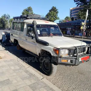 Toyota Land Cruiser 2009 White