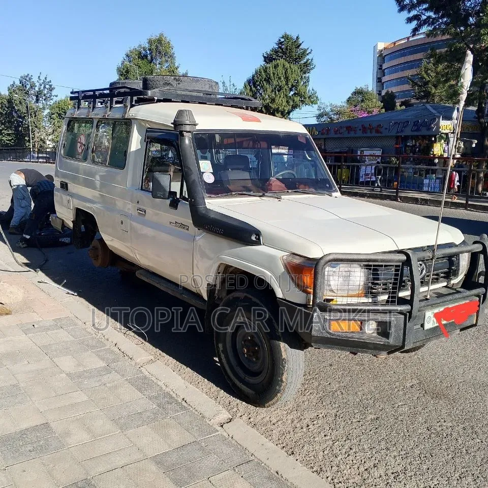 Toyota Land Cruiser 2009 White