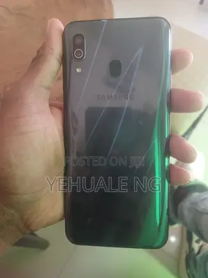 Samsung Galaxy A30 64 GB Black