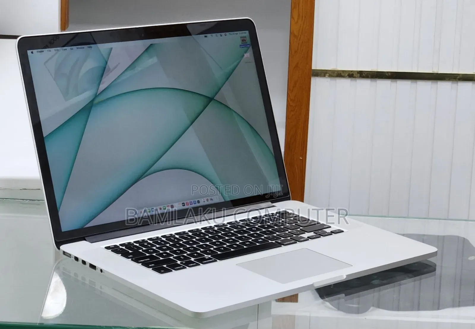New Laptop Apple MacBook Pro 2015 16GB Intel Core i7 SSD 512GB