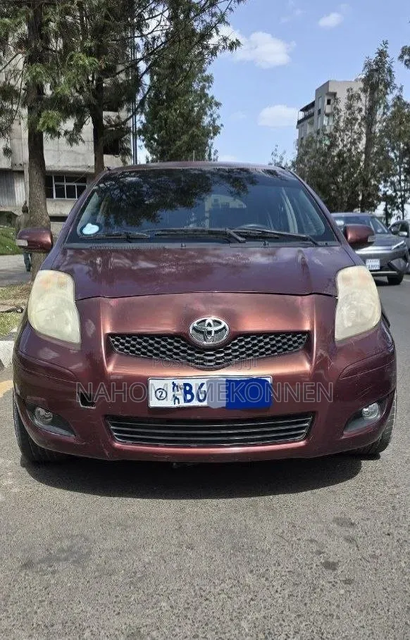 Toyota Yaris 2010 Red