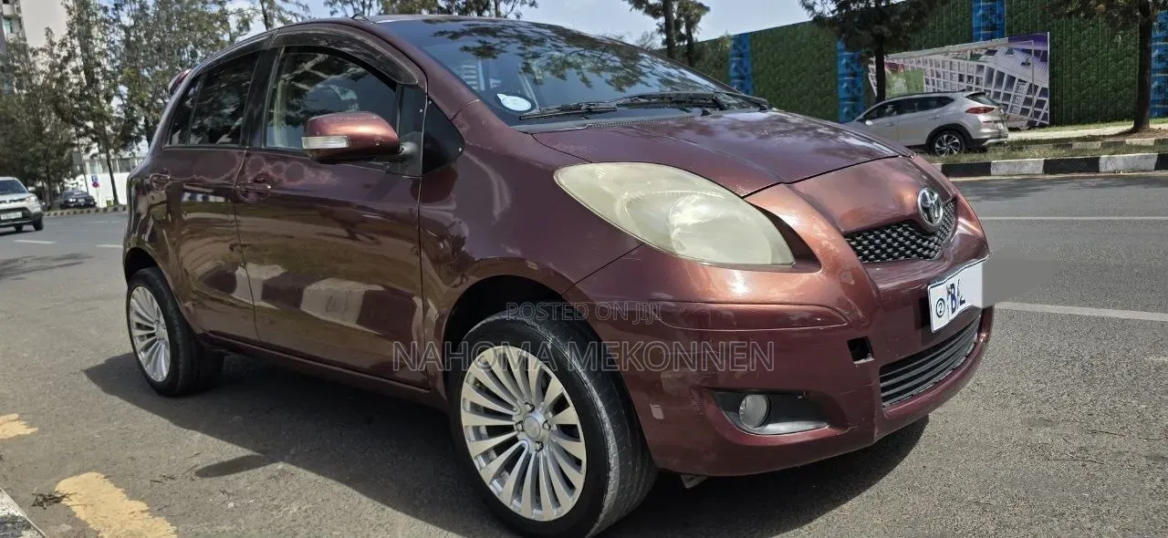Toyota Yaris 2010 Red