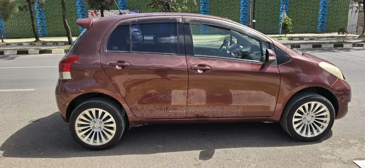 Toyota Yaris 2010 Red