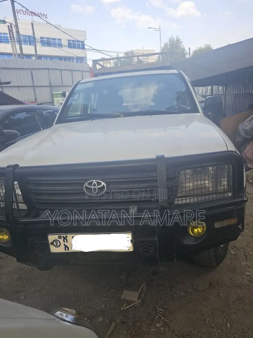 Toyota Land Cruiser 2004 White