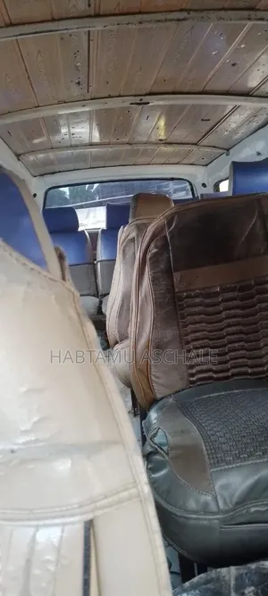Toyota HiAce 1987 White