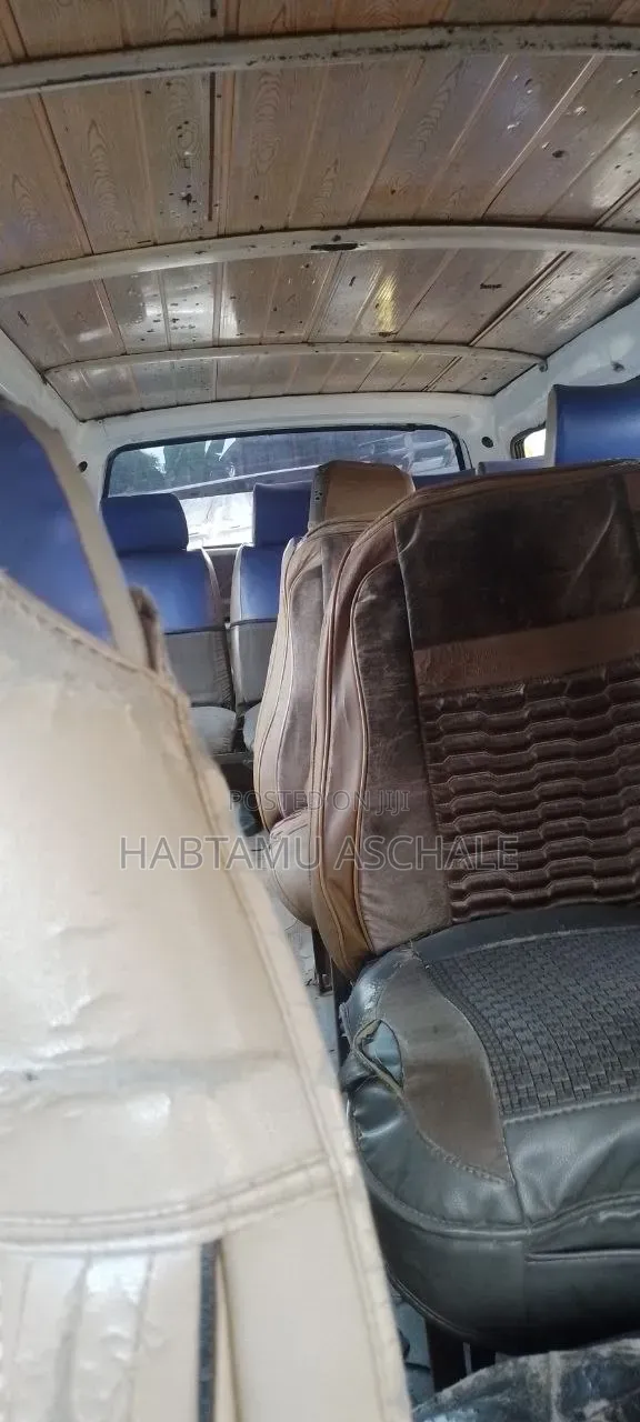 Toyota HiAce 1987 White