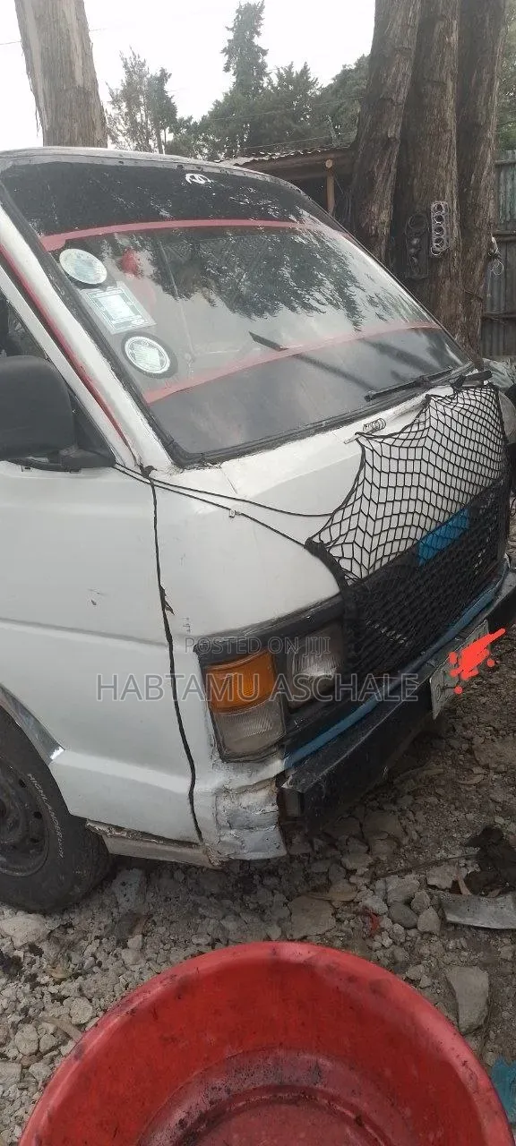 Toyota HiAce 1987 White