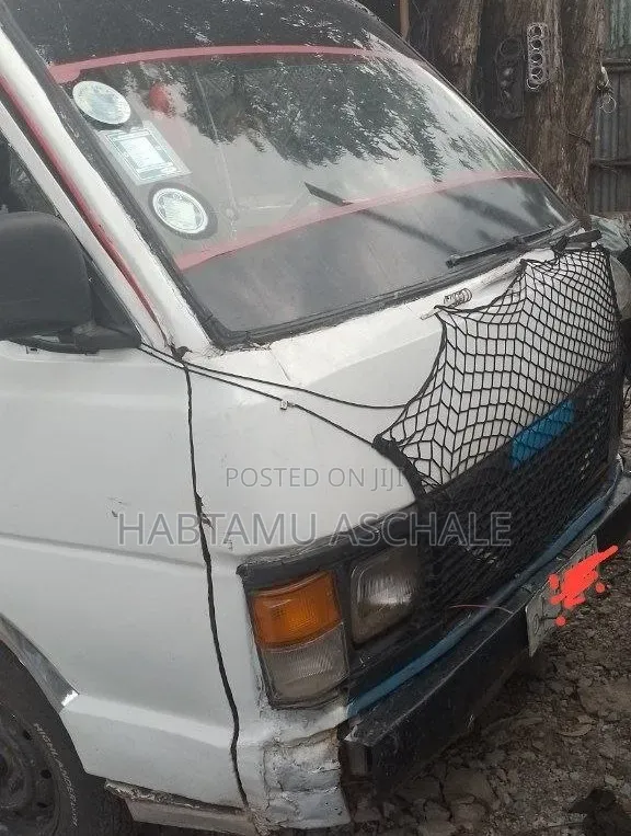 Toyota HiAce 1987 White