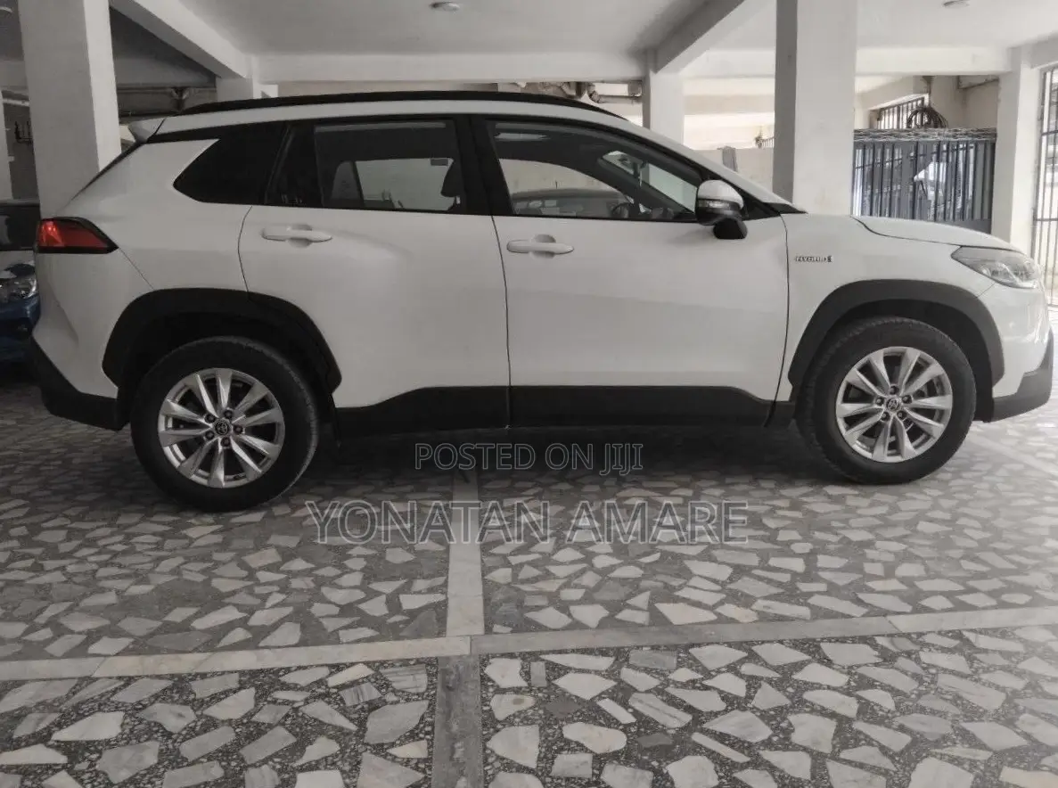 Toyota Corolla Cross Hybrid 2023 White