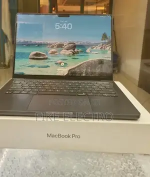 New Laptop Apple MacBook Pro 2017 8GB Intel Core i5 SSD 256GB