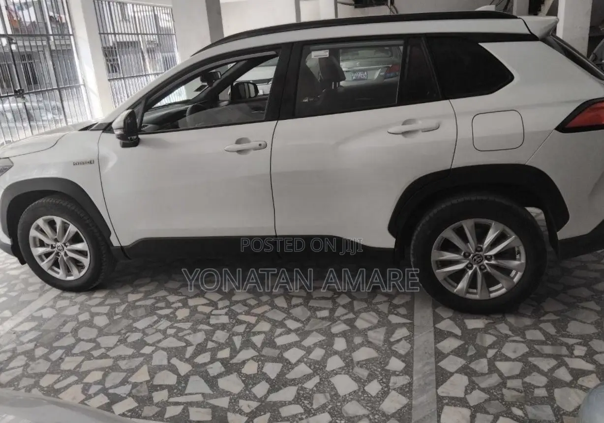 Toyota Corolla Cross Hybrid 2023 White