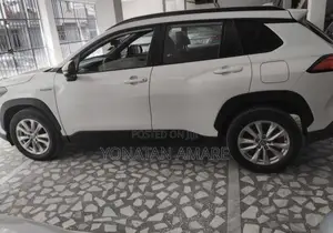 Toyota Corolla Cross Hybrid 2023 White