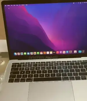 New Laptop Apple MacBook Pro 2017 8GB Intel Core i5 SSD 256GB