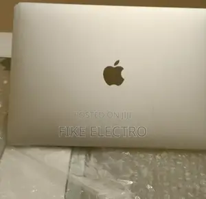 New Laptop Apple MacBook Pro 2017 8GB Intel Core i5 SSD 256GB