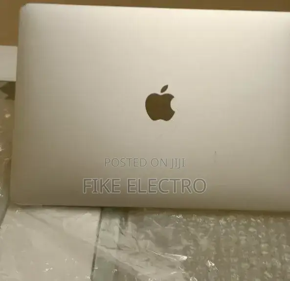 New Laptop Apple MacBook Pro 2017 8GB Intel Core i5 SSD 256GB