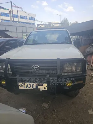 Toyota Land Cruiser 2005 White