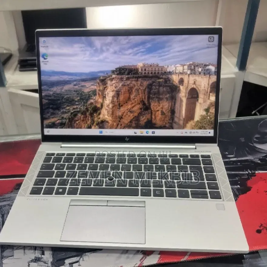 New Laptop HP EliteBook 840 G8 16GB Intel Core i5 SSD 512GB