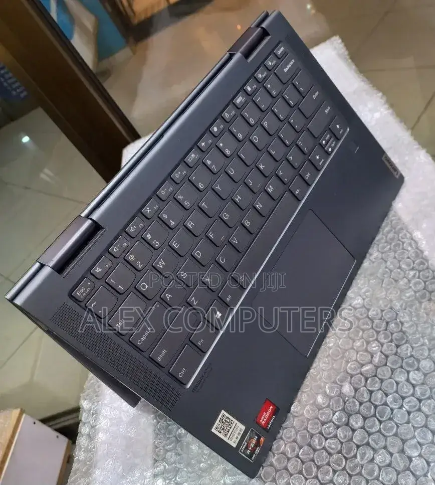 New Laptop Lenovo Yoga 700 16GB AMD Ryzen 7 SSD 512GB
