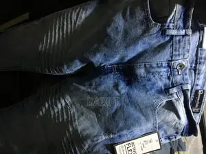 Essentials Jeans