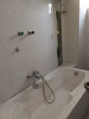 6bdrm House in Bole for sale