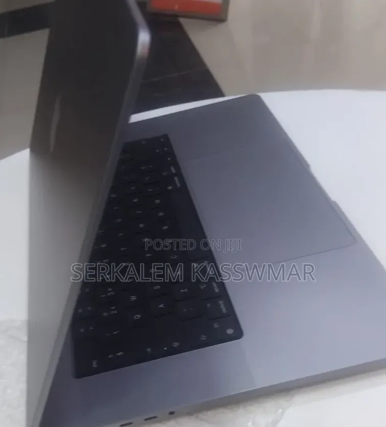New Laptop Apple MacBook Pro 2021 M1 Max 64GB Apple M1 SSD 1T
