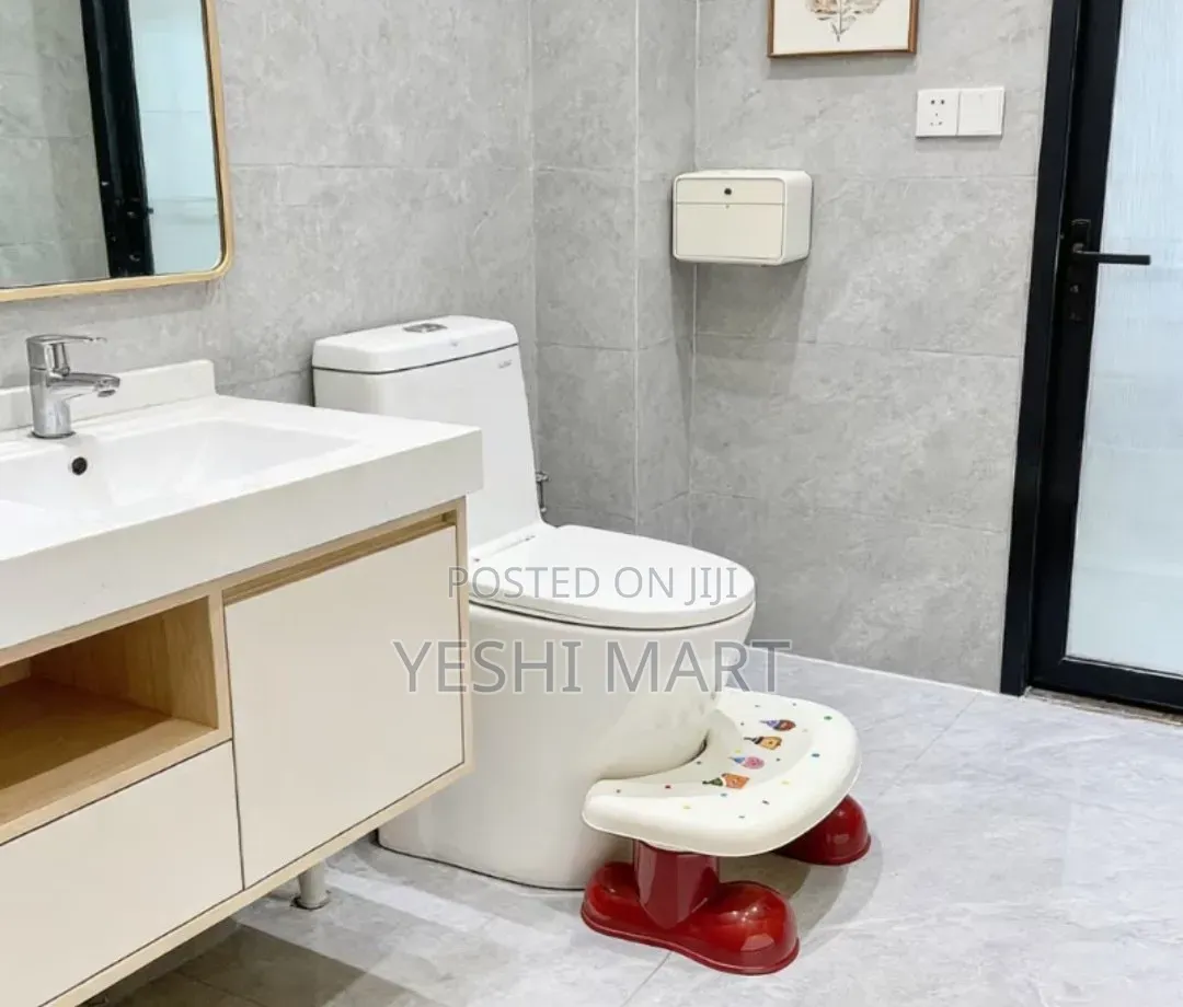 Ergonomic Toilet Ladder, Durable Plastic Construction, Space-saving De