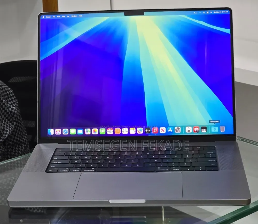 New Laptop Apple MacBook Pro 2021 M1 Max 32GB Apple M1 Pro SSD 512GB