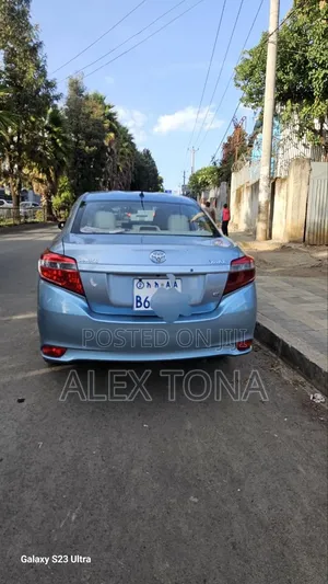 Toyota Yaris 2016 Blue