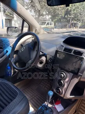 Toyota Yaris 2010 Silver
