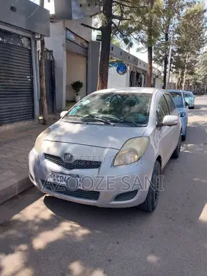 Toyota Yaris 2010 Silver