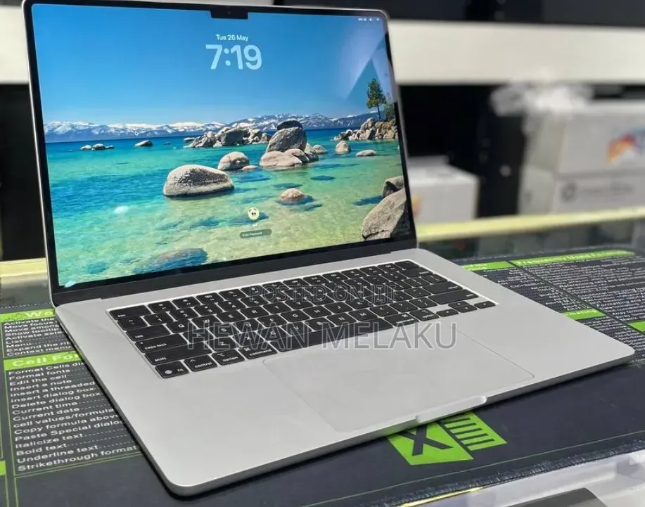 New Laptop Apple MacBook Air 2025 M4 24GB Apple M4 SSD 512GB