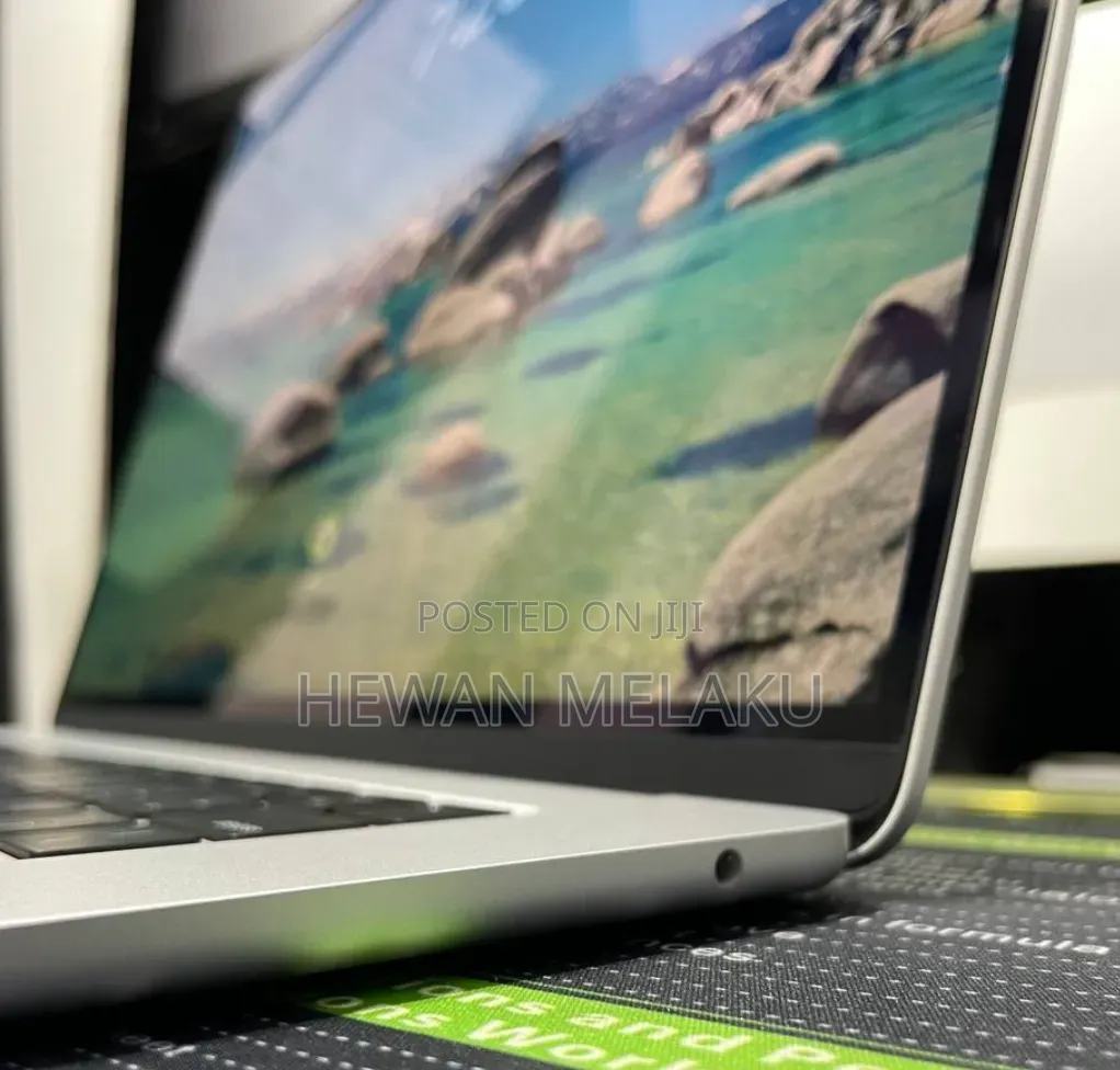 New Laptop Apple MacBook Air 2025 M4 24GB Apple M4 SSD 512GB