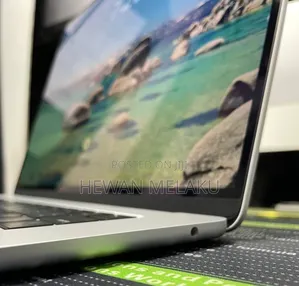New Laptop Apple MacBook Air 2025 M4 24GB Apple M4 SSD 512GB