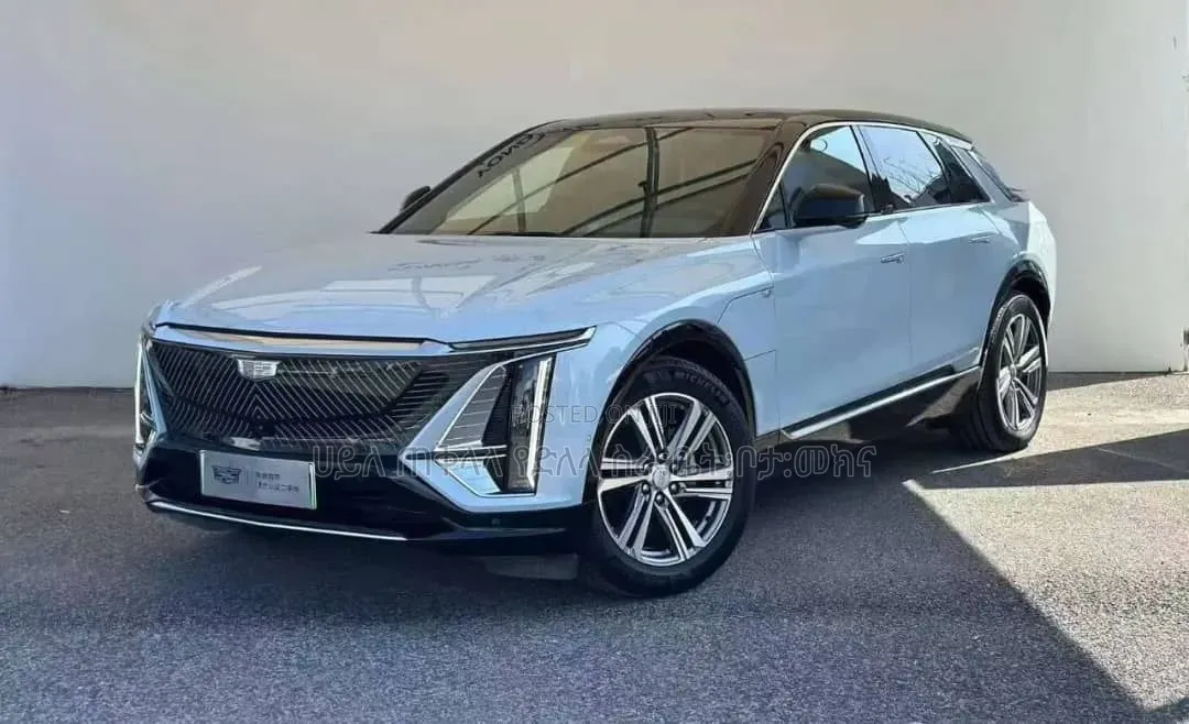 Cadillac Lyriq 2024 Blue