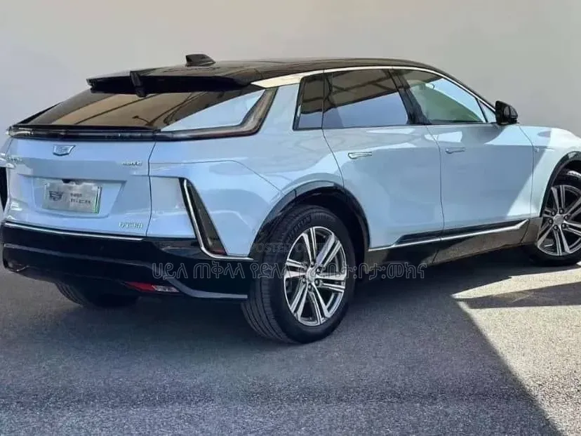 Cadillac Lyriq 2024 Blue