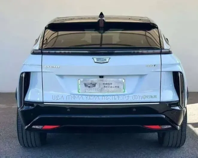 Cadillac Lyriq 2024 Blue