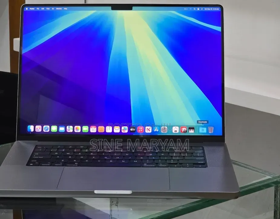 New Laptop Apple MacBook Pro 2020 M1 32GB Apple M1 Pro SSD 512GB