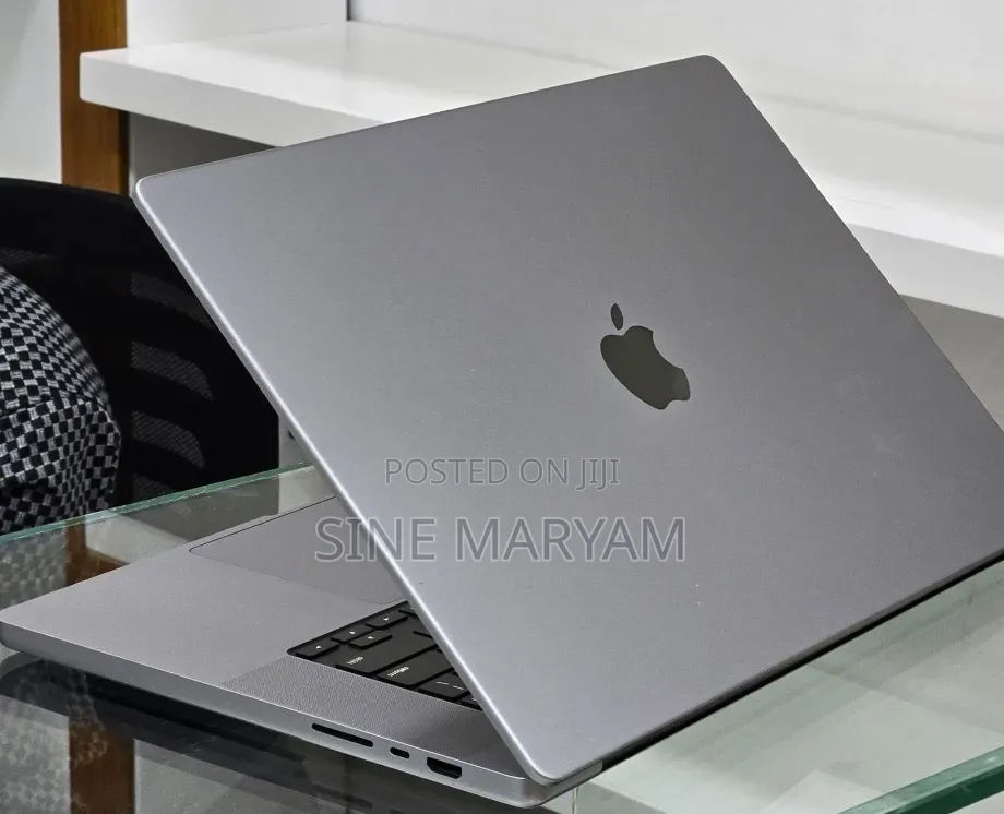 New Laptop Apple MacBook Pro 2020 M1 32GB Apple M1 Pro SSD 512GB