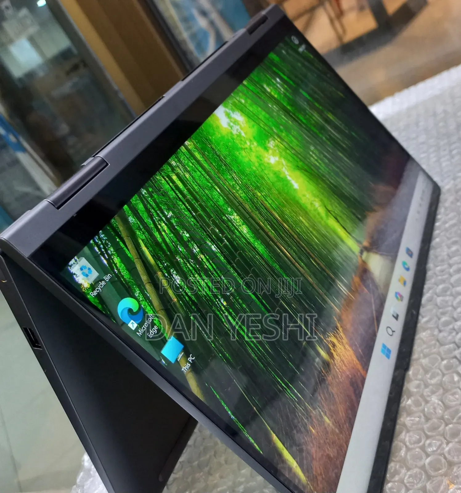 New Laptop Lenovo Yoga 700 16GB AMD Ryzen 7 SSD 512GB
