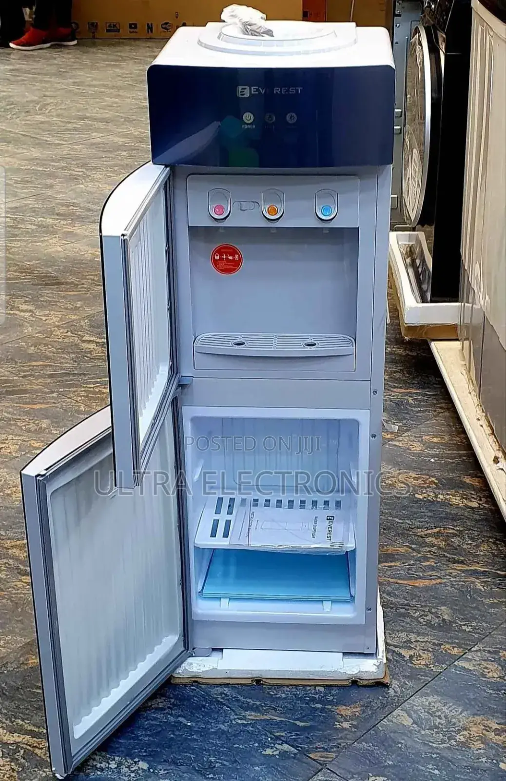Everest Water Dispenser Features a Top-Loading Design