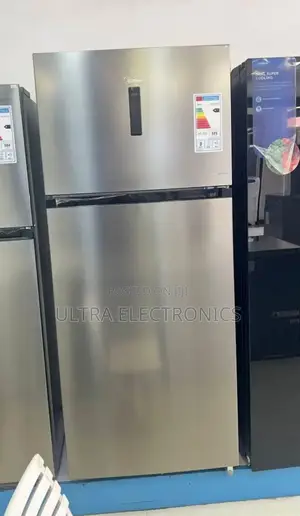 Midea Refrigerator Featuring a Top-Mount Freezer.Includes a Digital