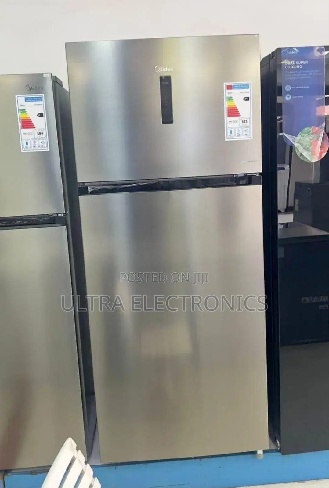 Midea Refrigerator Featuring a Top-Mount Freezer.Includes a Digital