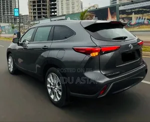 Toyota Highlander Hybrid Limited AWD 2024 Gray