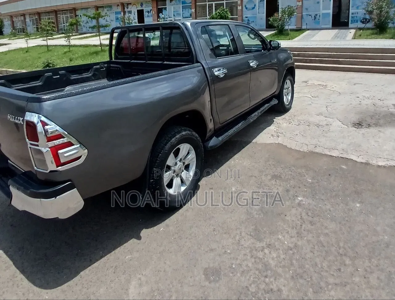 Toyota Hilux 2017 Blue