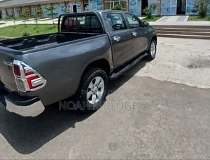 Toyota Hilux 2017 Blue